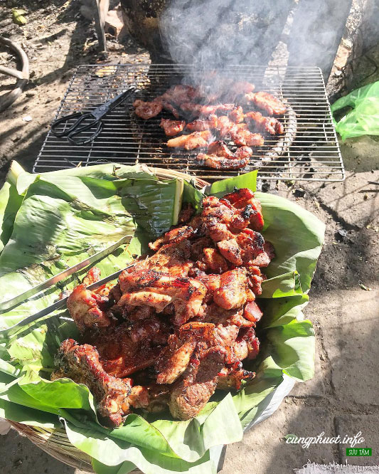 Thịt heo nướng ở Kon Plông