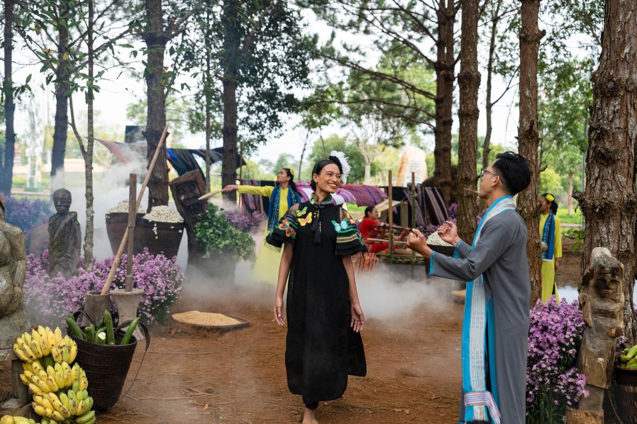 Sự xuất hiện mới lạ của thổ cẩm Tây Nguyên tại lễ hội ở Măng Đen